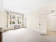 Deal! Flat to rent in Hallam Street, Fitzrovia W1W