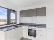 Deal! Flat to rent in High Road, London N20