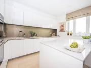 For Rent! Flat to rent in Pinewood Gardens, Teddington TW11