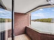 Just in! Flat to rent in Riverside Court, 20 Nine Elms...