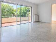 Nice ouest 2 pièces avec grande terrasse, parking et cave