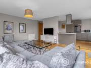 Charming Property to rent in East Pilton Farm Avenue,...