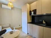NICE RIQUIER DEUX PIECES COMPACT NEUF AVEC BALCON