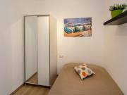 Nice single bedroom in a student flat, in Navas