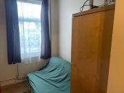Nice studio close to shops, 8mins walk from train