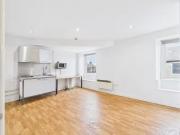 Charming Studio flat for rent in Main Street, Cross...