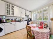 Unique Studio flat to rent in Clifton Gardens, London NW11