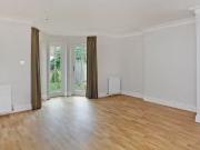 Cheap Town house to rent in Arosa Road, East Twickenham TW1