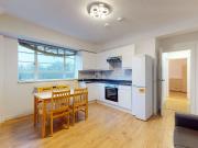 Nightingale Lane, London SW4, 3 bed flat to rent, £2,800...