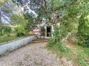 NIMES CASTANET: Maison de type 2 avec terrasse et...