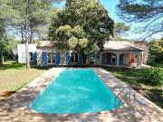 Nimes: Villa méridionale avec jardin, piscine dans un...