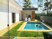 Ninho Verde 1 Casa térra com 2 Suítes e Piscina