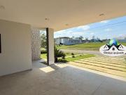 Ninho Verde 1 Casa térrea com 3 Suítes Excelente...