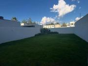 No colinda con barda perimetral