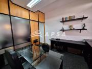 No coraãão do centro, esta sala comercial totalmente...