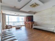 No coração dos Jardins, este apartamento de 245m² une...