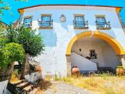 Nobre prédio apalaçado no centro de Évora 2635m² Évora...