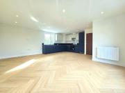 Norbury Avenue, London SW16, 2 bed flat to rent, £2,450...