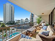 North East Facing Renovated Apartment With Ocean Views!