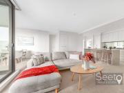 141 SQM: Bright North East Corner Apartment with...