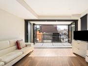 North facing apartment in boutique parkside building