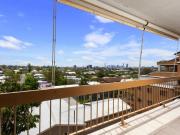 North Facing Apartment with City Views in a Boutique Block!