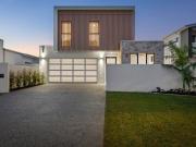 NORTH FACING CONTEMPORARY ELEGANCE IN PRESTIGIOUS...