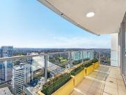 North Facing Elevated Panorama views 1 min walk to Metro