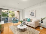 North facing entry into tightly held harbourside enclave