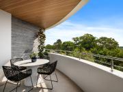 North facing luxury apartment with designer finishes in...