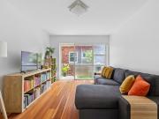 North Facing Renovated Apartment in Leafy Yet...