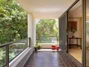 North facing residence / rare triple parking / edge of CBD