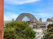 North facing residence with Harbour Bridge and city...