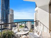 North Facing Studio Fully Furnished & Steps from the Beach