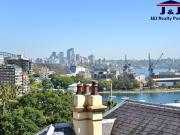 North Facing Studio with Stunning Harbour Views!