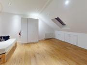 North Gardens, London 2 bed maisonette to rent £2,200...