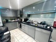 North Grange Road, Hyde Park, 4 Bedroom Flat