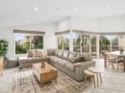 2 minute walk to North Wollongong beach Fully Furnished