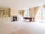 Northcliffe Drive, London, N20