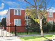 Northcote Unit in an Amazing Location!