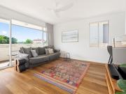 Northerly Sunshine, Stylish Interiors And Racecourse...