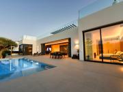 Nos complace presentar esta moderna villa, ubicada a...