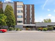 Nov. 1st: Central – 2 bed, 1 bath, quiet adult building
