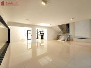 Nova, Moderna casa em rua plana !