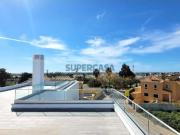 Nova Moradia de Luxo com Piscina e Terraço Panorâmico em...