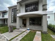 NR Casa Nueva en Renta Condado del Valle, Bakeira