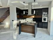 NUEVA CASA CON HABITACION EN PLANTA BAJA. SOLARES