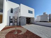 Nueva! Casa en condominio Grand Juriquilla, con estudio...