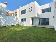 NUEVA CON AMPLIO JARDIN! CERCA DE PLAZA SATÉLITE