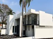 NUEVA, MODERNA, 3 RECAMARAS CON VESTIDOR Y BAÑO, ALBERCA